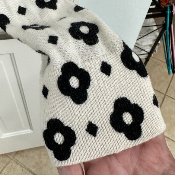 Black & white patterned cardigan, sweater from loft, size small - Picture 8 of 8